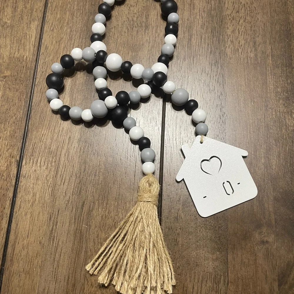 Handmade beaded home - Picture 2 of 3